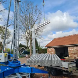 Lifting and landing concrete beams